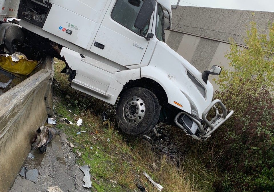 2019-09-18: Speedy Semi Truck Spill Recovery on Federal Way, WA