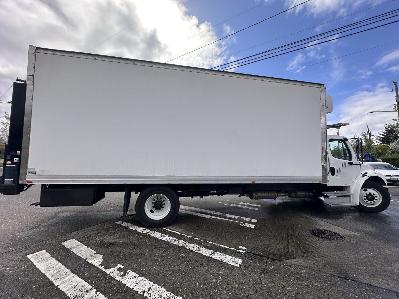 Truck blocking intersection Semi-truck towing in Seattle